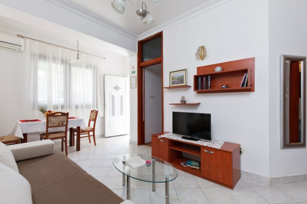 Tihi Val Apartments Apartment, 1 Bedroom (1) 2