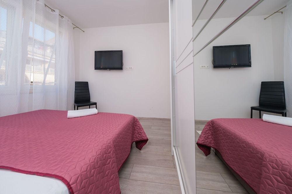 undefined Split City Apartment 10