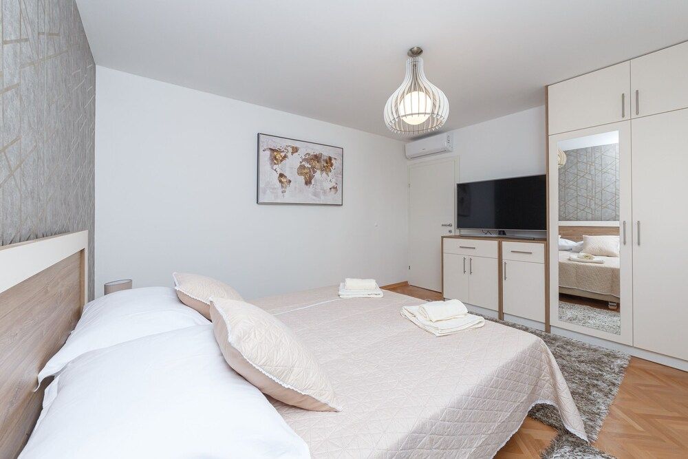 undefined Apartment Karla Split 5