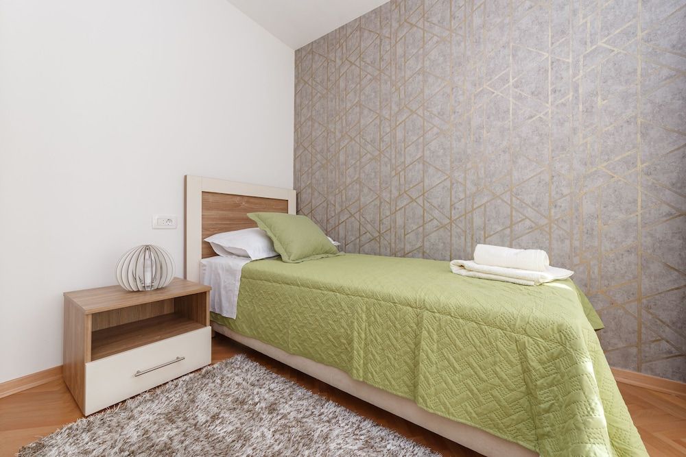 undefined Apartment Karla Split 7