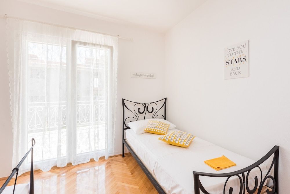 Apartment Hope Apartment (Two Bedroom Apartment with Balcony) 11