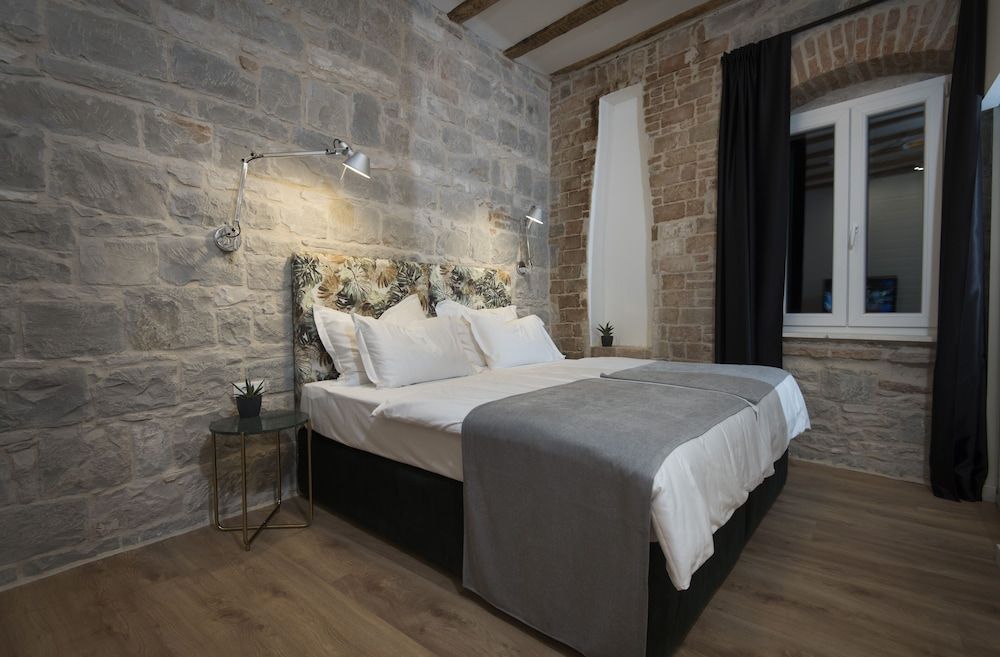 undefined Emarconi history&luxury in Split center 2