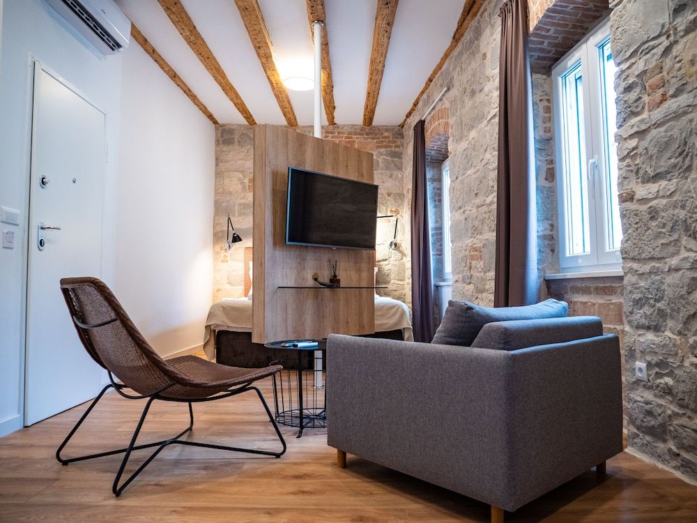 undefined Emarconi history&luxury in Split center 4