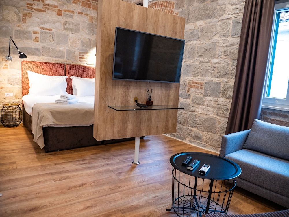 Emarconi history&luxury in Split center Deluxe Studio, 1 King Bed, Non Smoking, Kitchenette 15