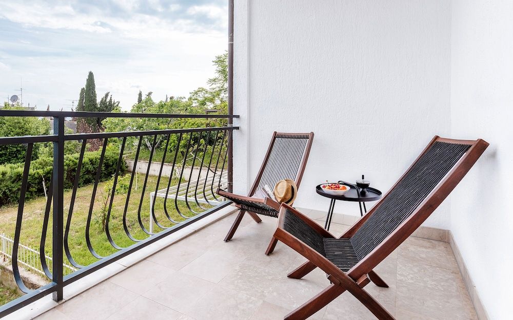 Apartment Black & White Apartment (Comfort Two Bedroom Apartment with Ba) 17