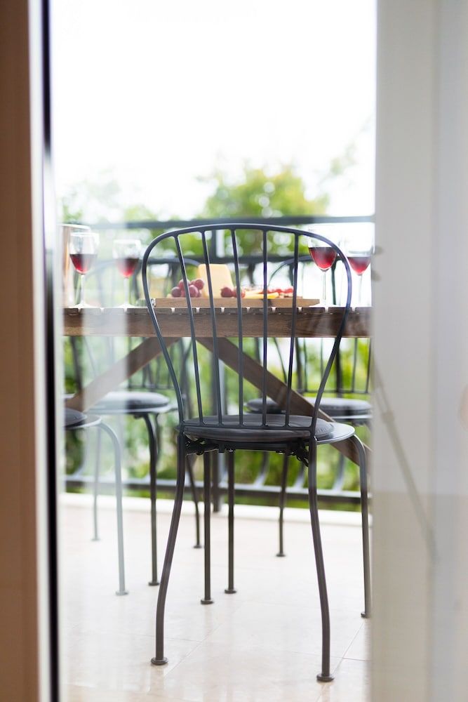 Apartment Black & White Apartment (Comfort Two Bedroom Apartment with Ba) 14