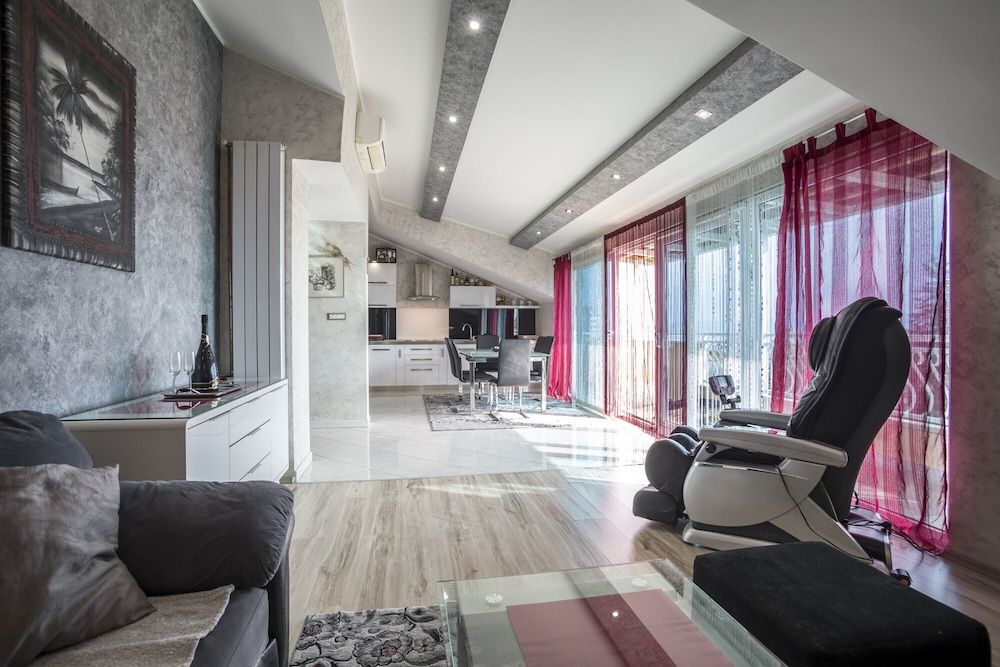 undefined Luxury Spacious apt Near Znjan Beach w sea View