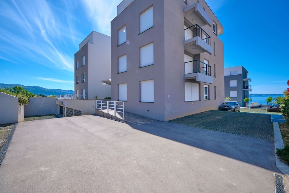 undefined Luxury Seaside Apartment by Litto 2