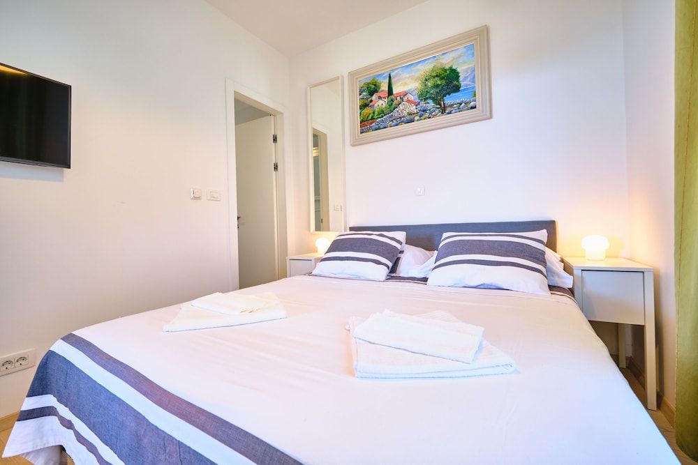 undefined Luxury Seaside Apartment by Litto 3