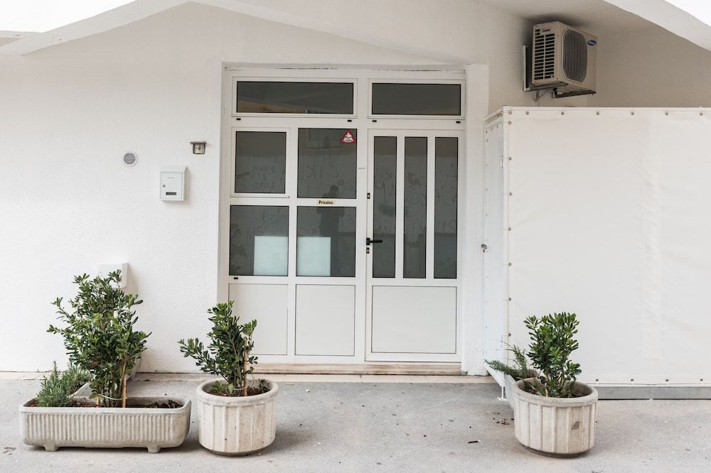 undefined Comfortable Classy Apartment Close to Znjan Beach 4