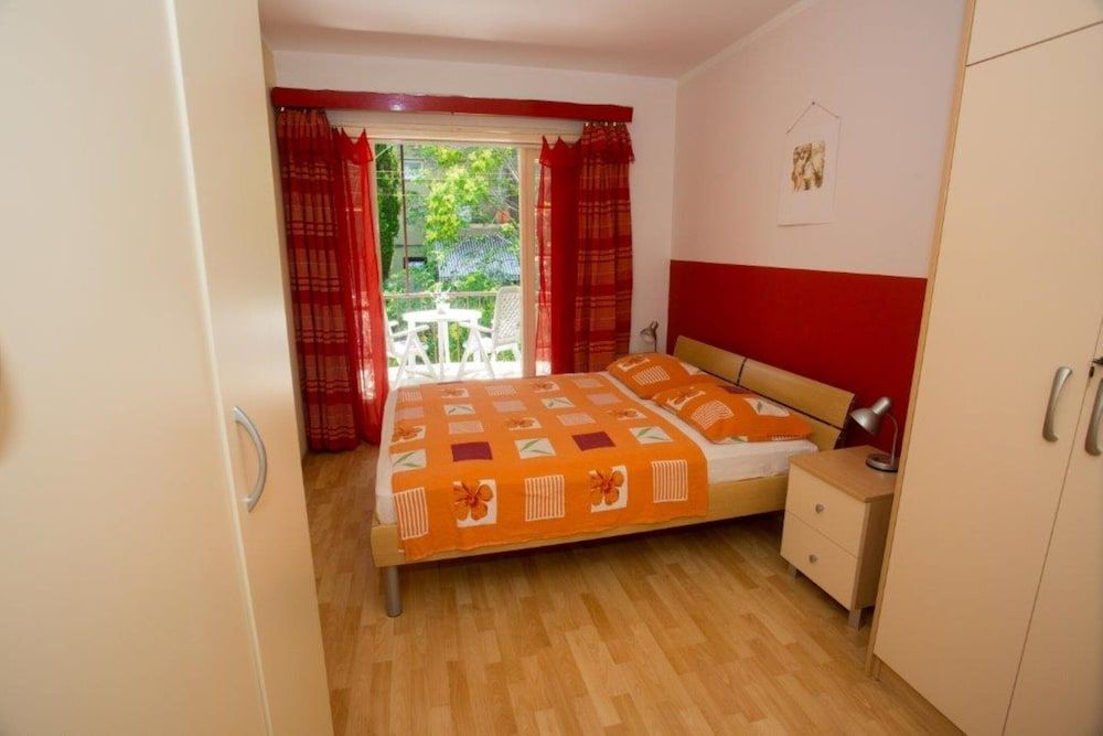 undefined Comfortable Apartment With Balcony & Garden View 10