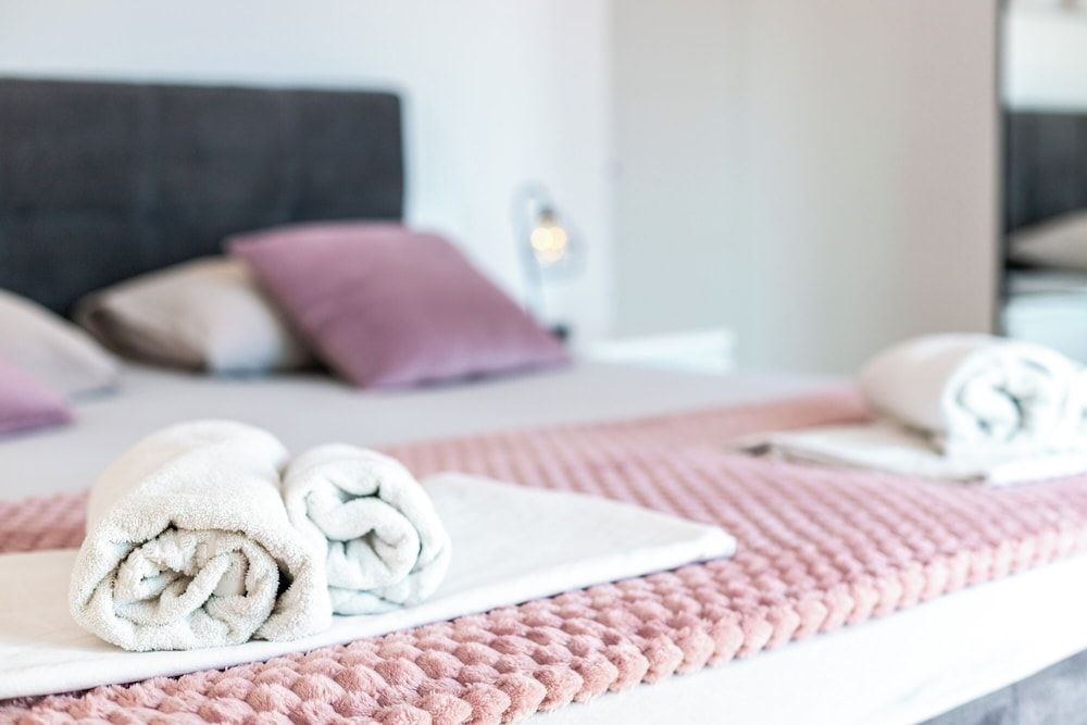 Luxury Modern Penthouse w Jacuzzi & Huge Terrace Apartment 4