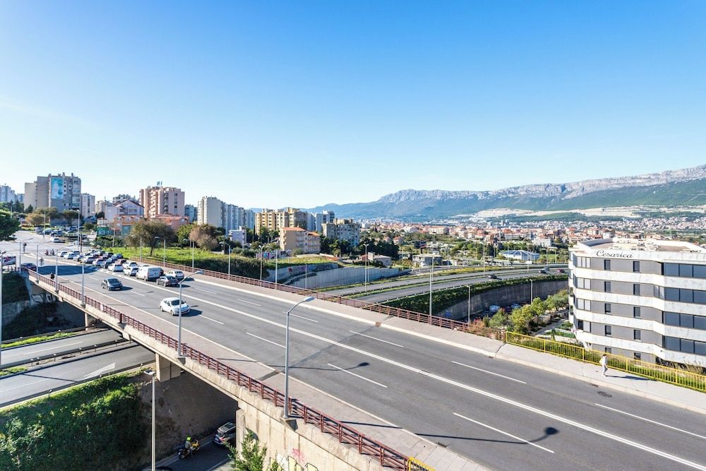 Luxury Modern Penthouse w Jacuzzi & Huge Terrace Apartment 17