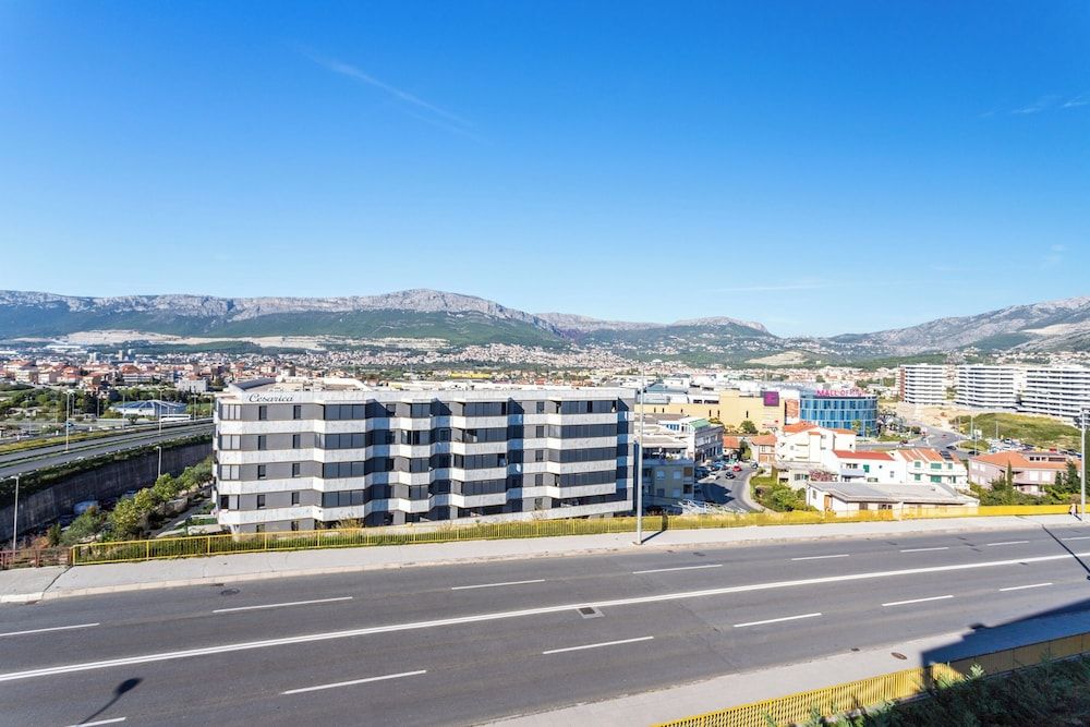 Luxury Modern Penthouse w Jacuzzi & Huge Terrace Apartment 19