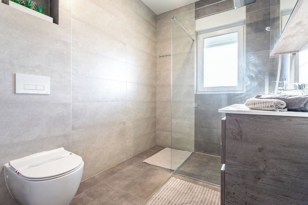 Luxury Modern Penthouse w Jacuzzi & Huge Terrace Apartment 23