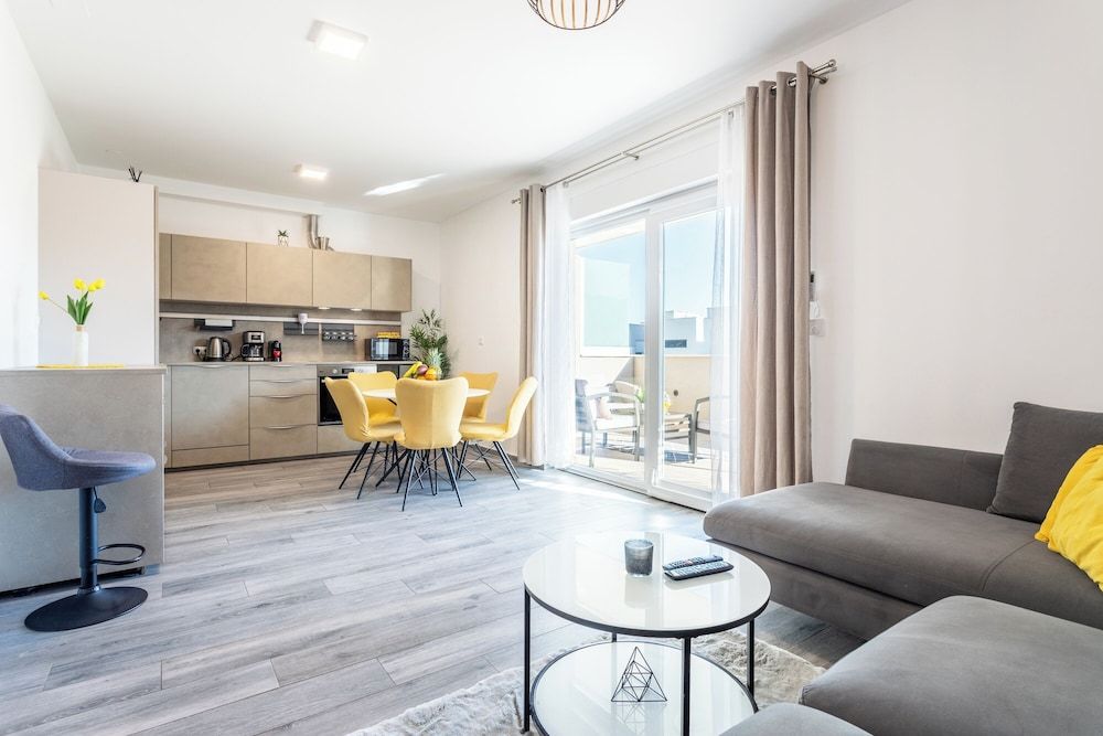 undefined Luxury Modern Penthouse w Jacuzzi & Huge Terrace 3