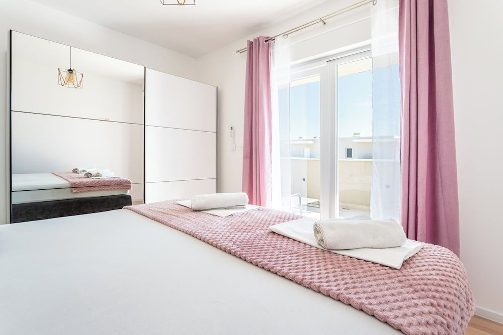 Luxury Modern Penthouse w Jacuzzi & Huge Terrace Apartment 12