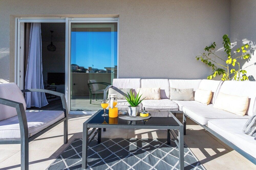 Luxury Modern Penthouse w Jacuzzi & Huge Terrace Apartment 14