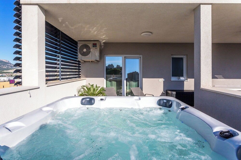 undefined Luxury Modern Penthouse w Jacuzzi & Huge Terrace 9