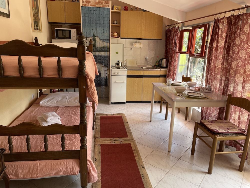 Oasis in Split Near the Center Apartment, 1 Bedroom, Garden View 7