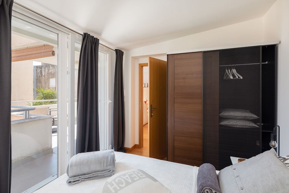 Modern apt With Terrace 4 min Walk to the Beach Apartment 20