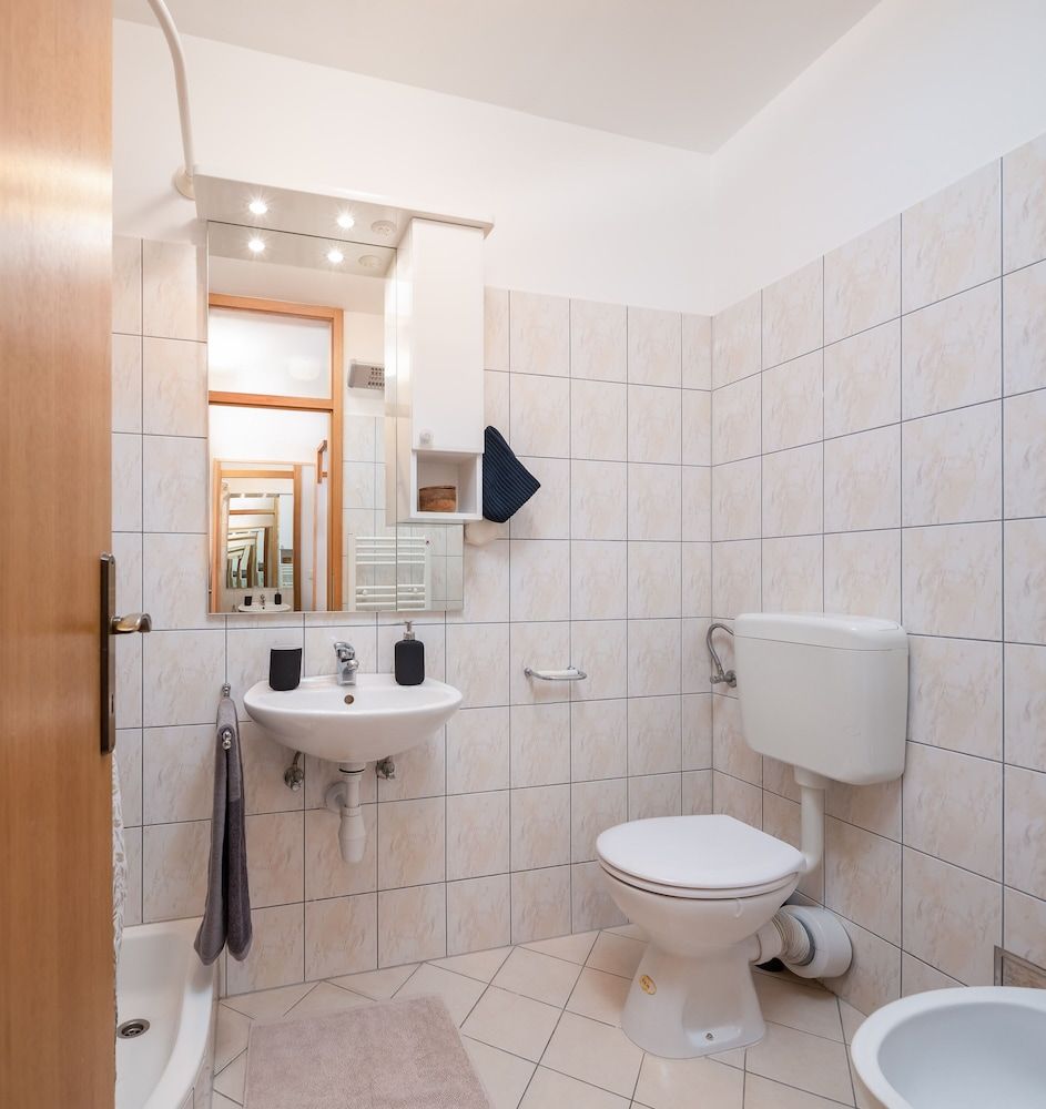 Modern apt With Terrace 4 min Walk to the Beach Apartment 11