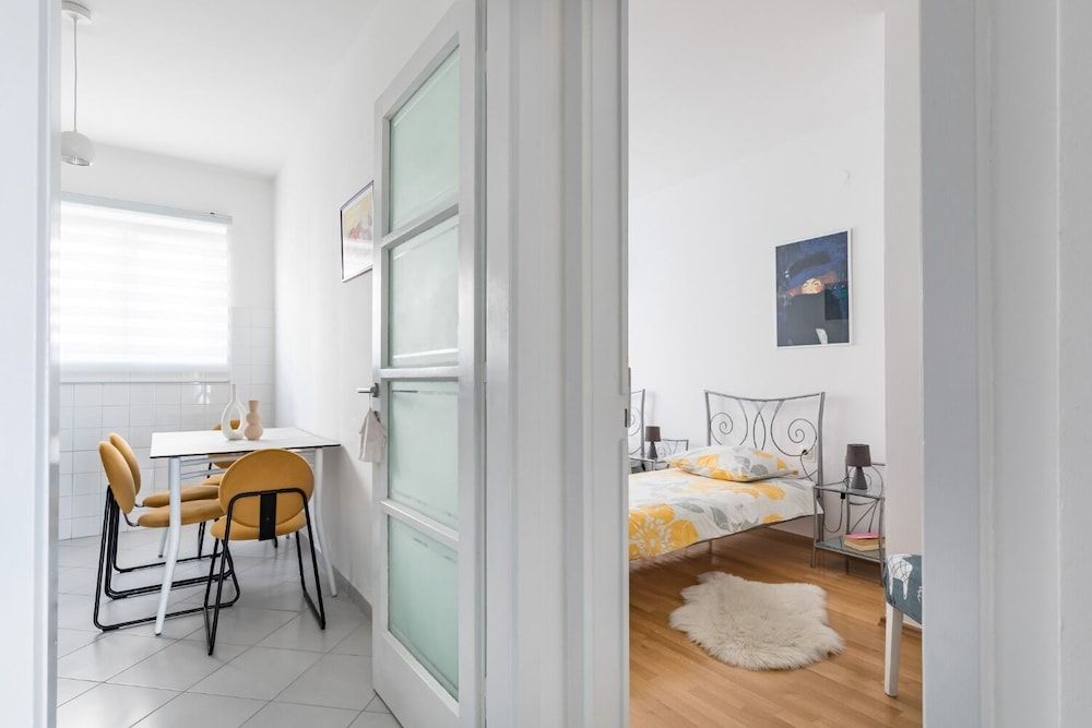 undefined Neven - Comfortable & Great Location - A1 6