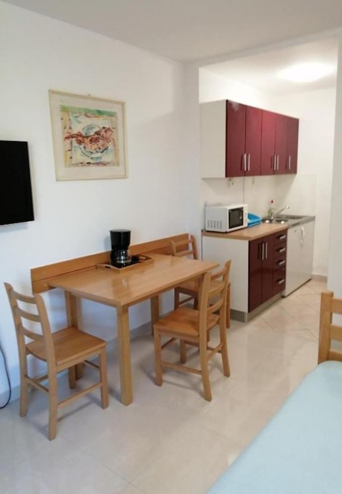 undefined Dragi - Great Location & Comfortable - SA1 8