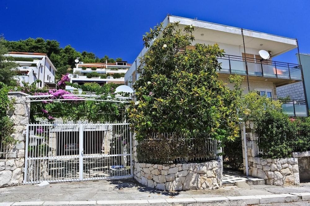 undefined Dragi - Great Location & Comfortable - SA1