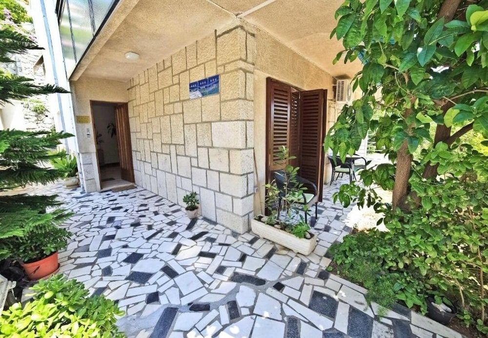 undefined Dragi - Great Location & Comfortable - SA1 2