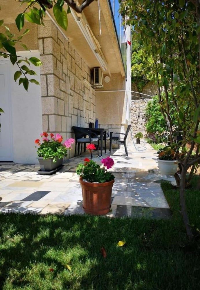 undefined Dragi - Great Location & Comfortable - SA1 3