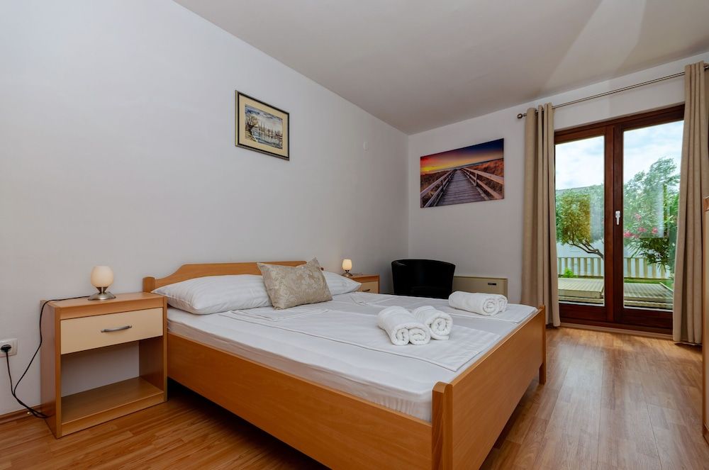 Apartments Mrs Brightside Apartment (A2) 4