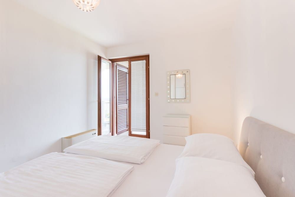 Apartments Mrs Brightside Apartment (A1) 4