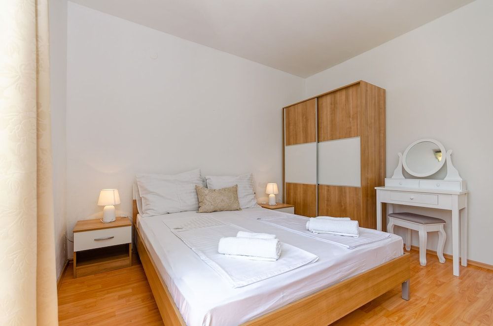 Apartments Mrs Brightside Apartment (A2) 6