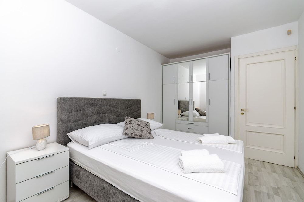 Apartments Mrs Brightside Apartment (A2) 8