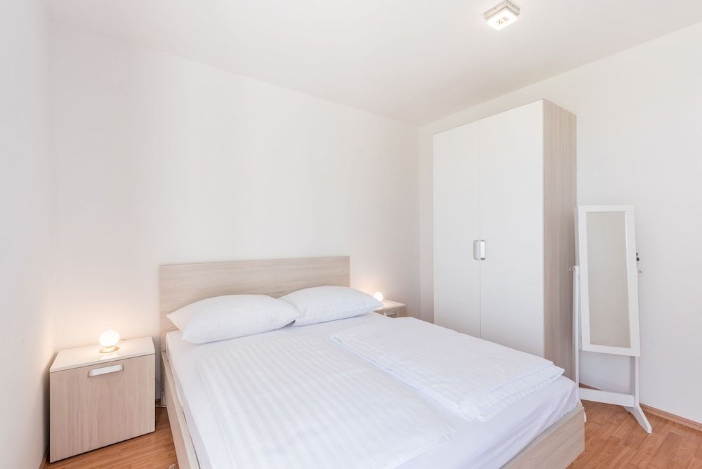 Apartments Mrs Brightside Apartment (A1) 7