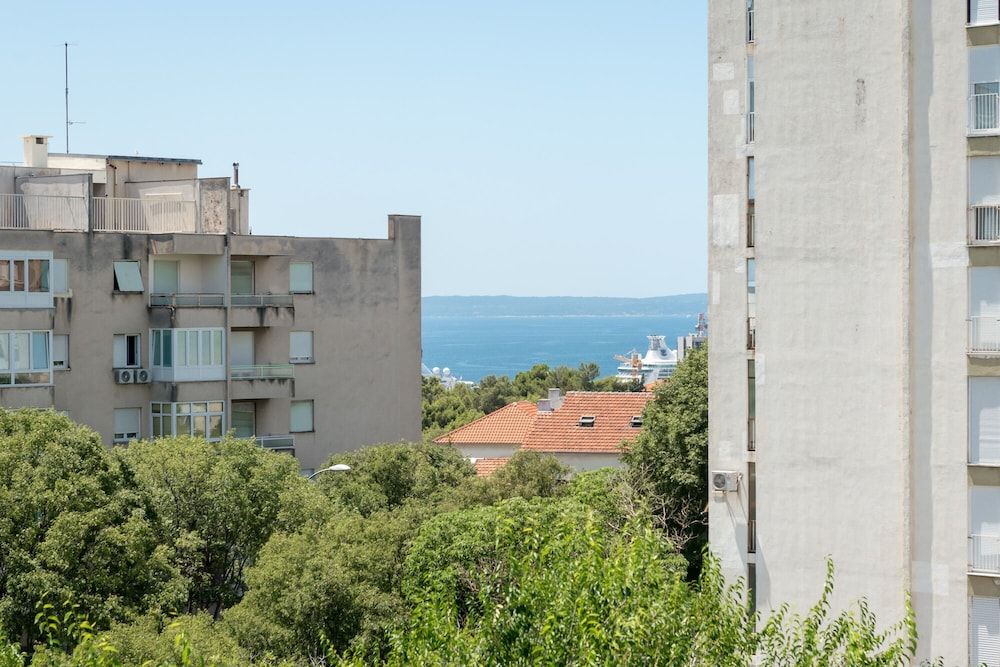 undefined Modern 90 m2 apt With Balcony w the sea View 3