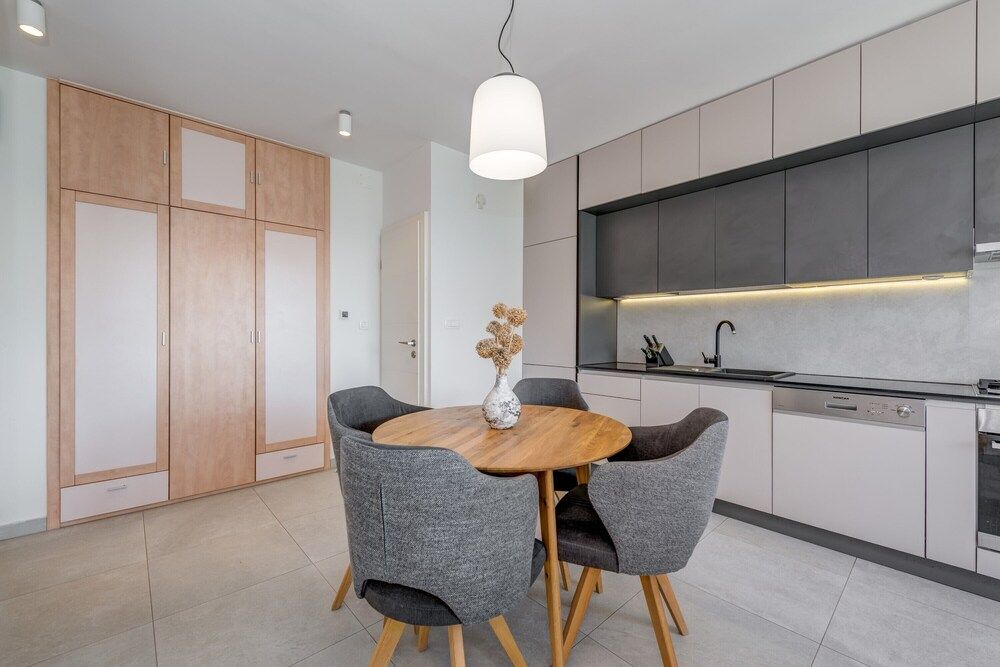 Modern 90 m2 apt With Balcony w the sea View Apartment 24