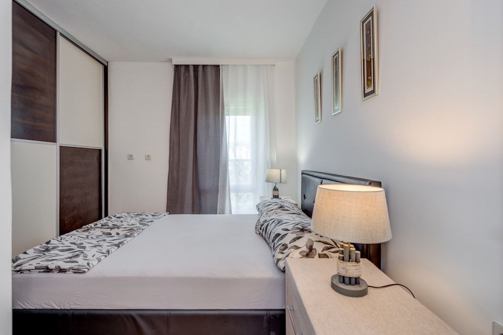 Modern 90 m2 apt With Balcony w the sea View Apartment 4