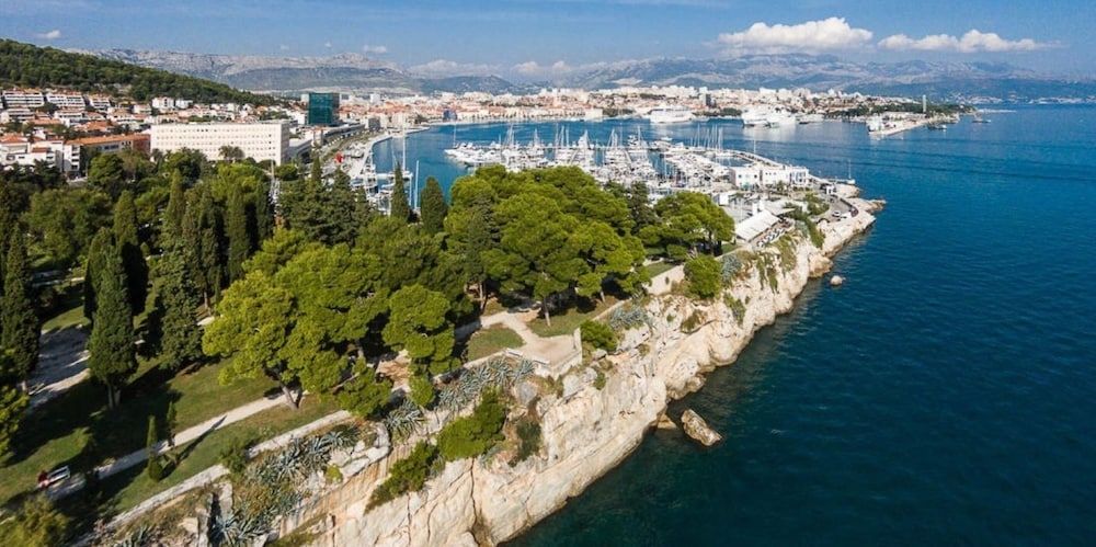 Luxury Apartment With Patio in the Heart of Split Apartment 10