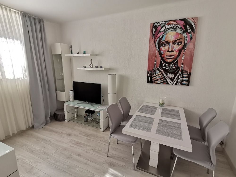Ana Center Apartment in the Center of Split City Apartment, 2 Queen Beds 5