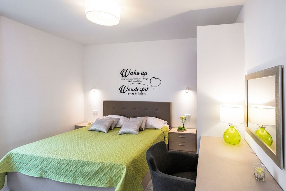 undefined L&L Apartments 9