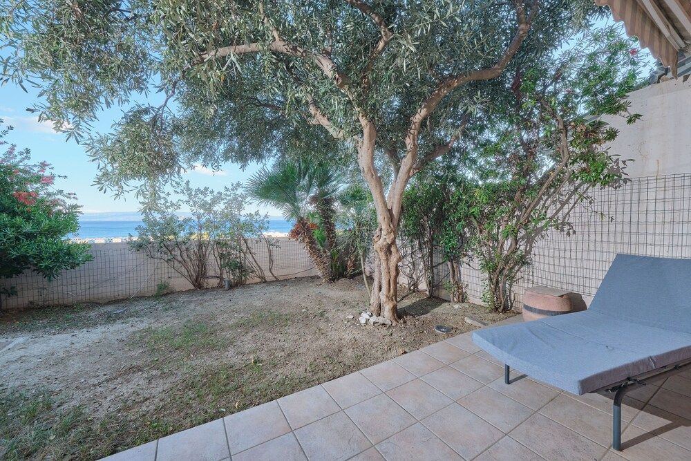 undefined Holiday Seaview Apartment by Litto 4