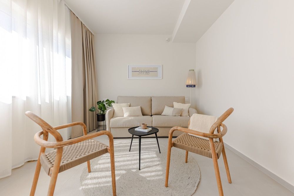 The Olive Poolhouse Design Apartment 9