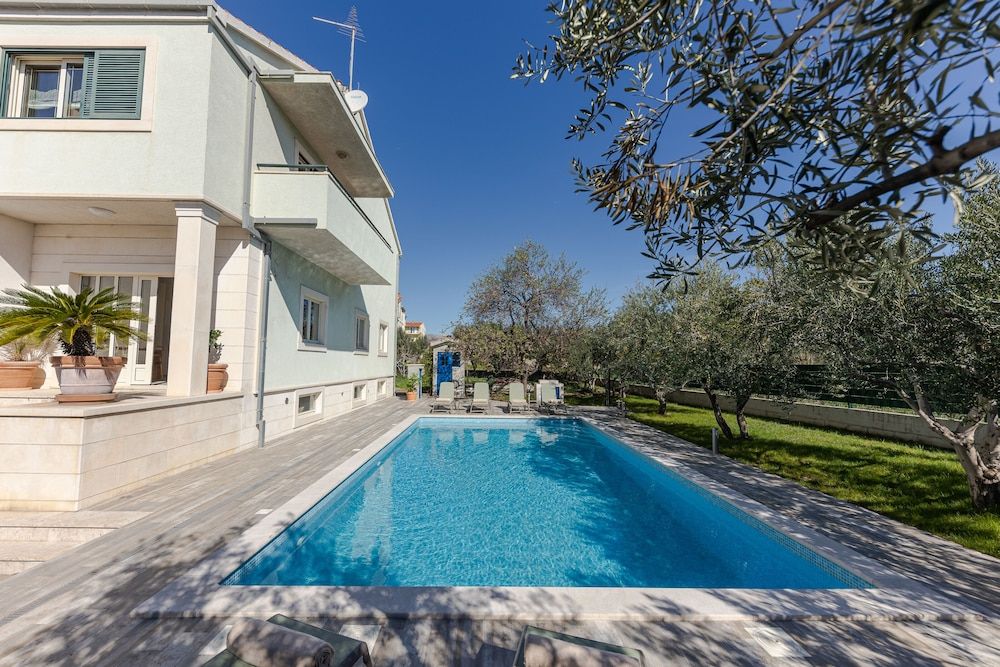 undefined The Olive Poolhouse 10