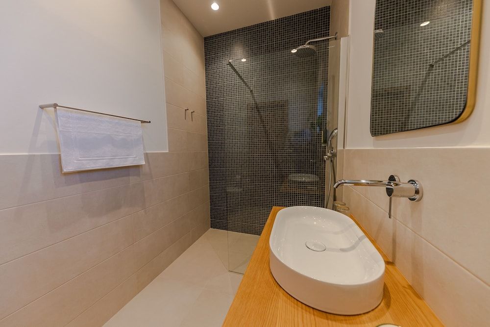 The Olive Poolhouse Design Apartment 4