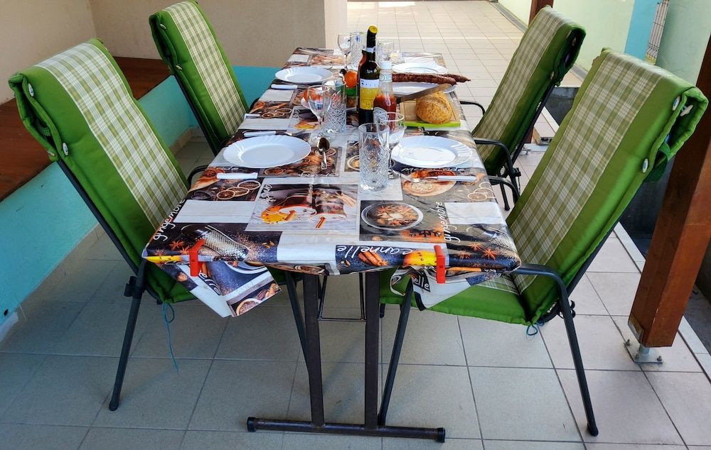 undefined Apartment 4 Sleeps 4 Guests 6