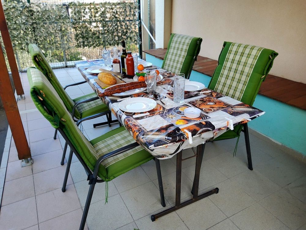 undefined Apartment 4 Sleeps 4 Guests 5