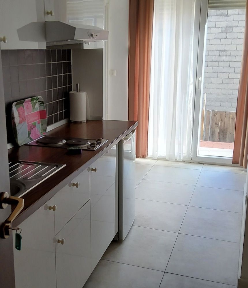 undefined Economy Apartment 12 Sleeps 3 Guests 4