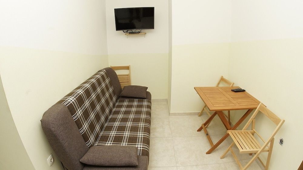 undefined Economy Apartment 12 Sleeps 3 Guests 8